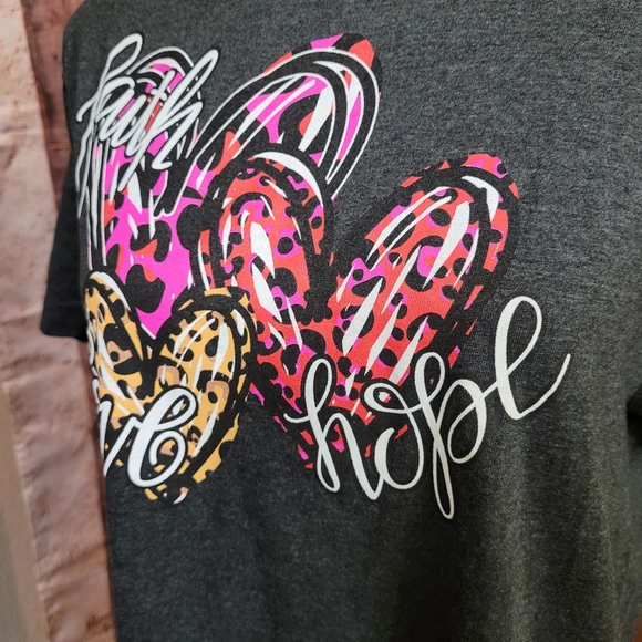 NWOT Women's Short Sleeve Faith Love Hope Heart/Animal Print Tee - Picture 5 of 6